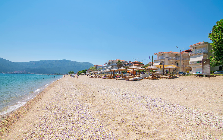 Vila Tonys (u centru, na plaži) – Vrasna Paralija