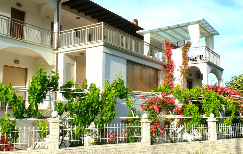 VILA MESIMVRIA – GOLDEN BEACH